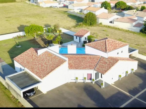Une grande villa avec piscine aux Sables d Olonne